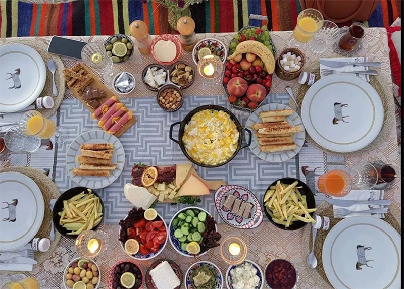 Cappadocia Sunrise Breakfast with Hot Air Balloons