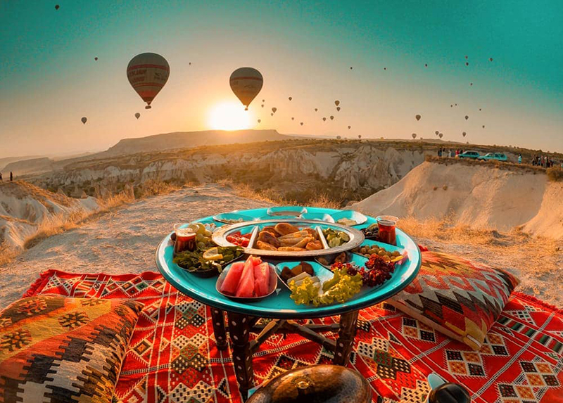 Cappadocia Sunrise Breakfast with Hot Air Balloons