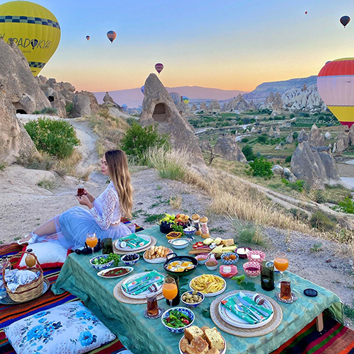 Cappadocia Sunrise Breakfast with Hot Air Balloons