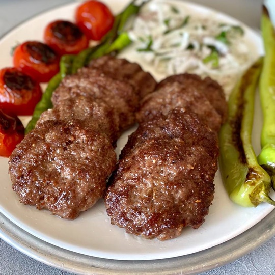 Akcaabat meatballs