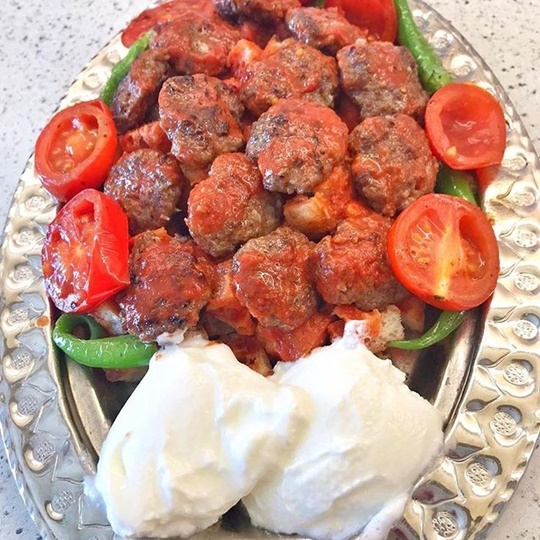 Bursa Meatballs with Pita